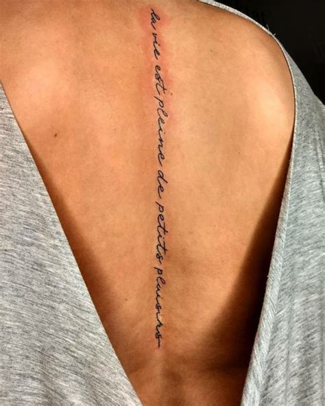 frases para tatuajes en la columna mujer|Tatuaje en la columna frases